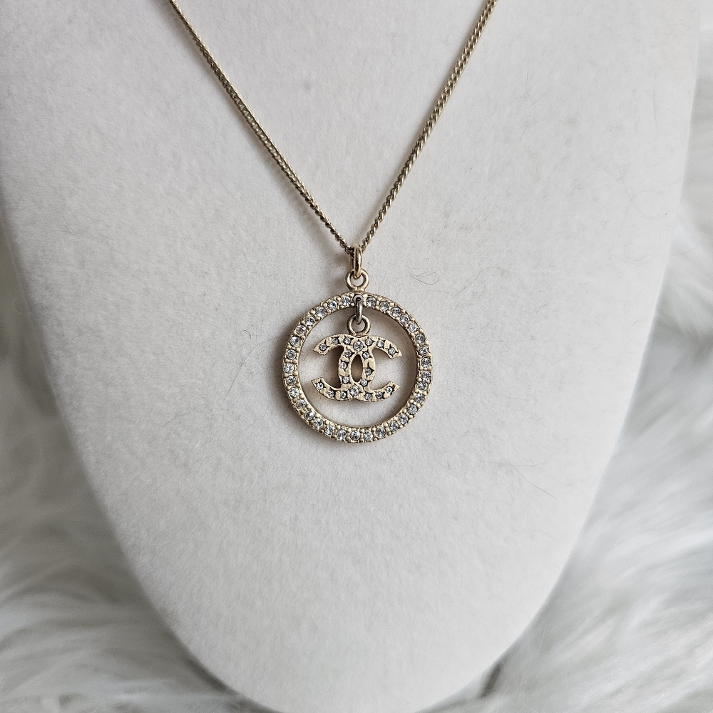 ✨ CHANEL Crystal Necklace ✨ - Picture 6 of 8